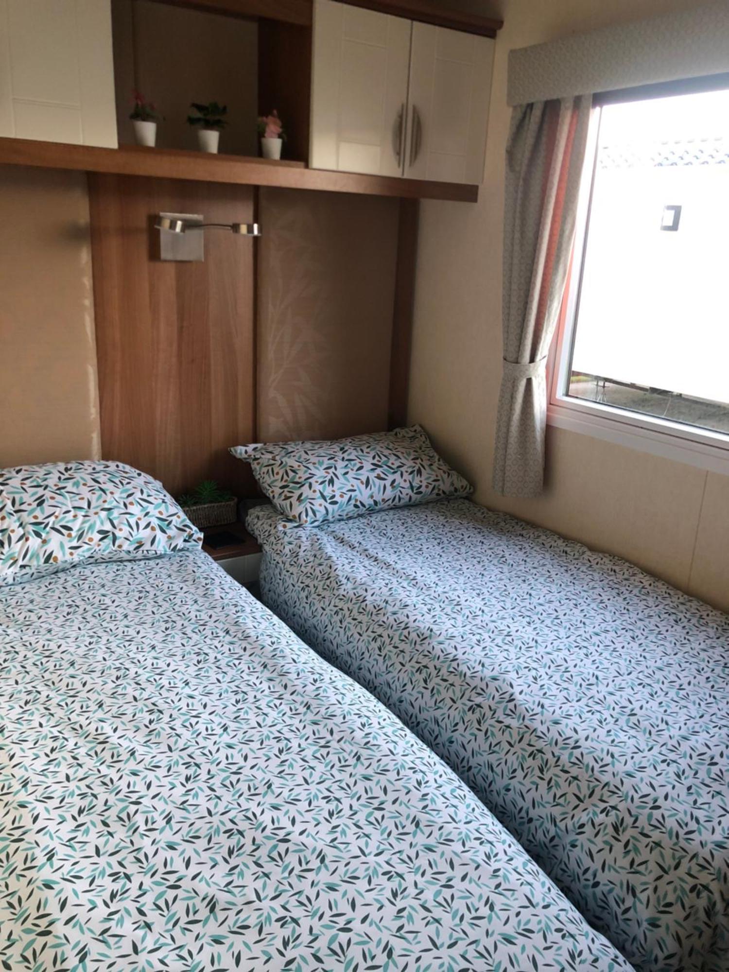Two X 8 Berth Static Caravan On Lyons Robin Hood Rhyl North Wales Meliden Eksteriør bilde